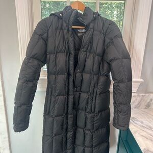 The North Face Women's Black Puffer Jacket size small